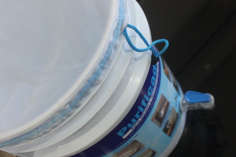 Filtro de agua de fibras huecas + cubeta 20 litros | FiltrEOZ rural