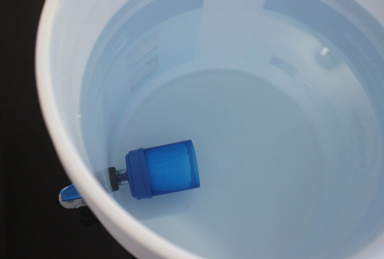 Filtro de agua de fibras huecas + cubeta 20 litros | FiltrEOZ rural