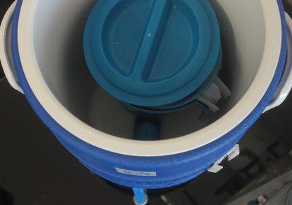 Filtro de agua para supervivencia o campismo FiltrEOZ con contenedor igloo 20 Litros